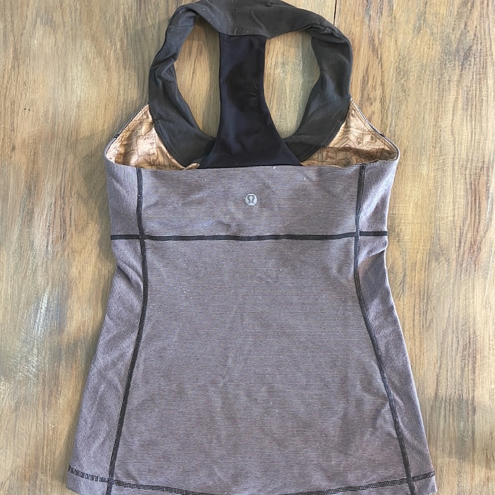 Lululemon - Picture 4 of 5